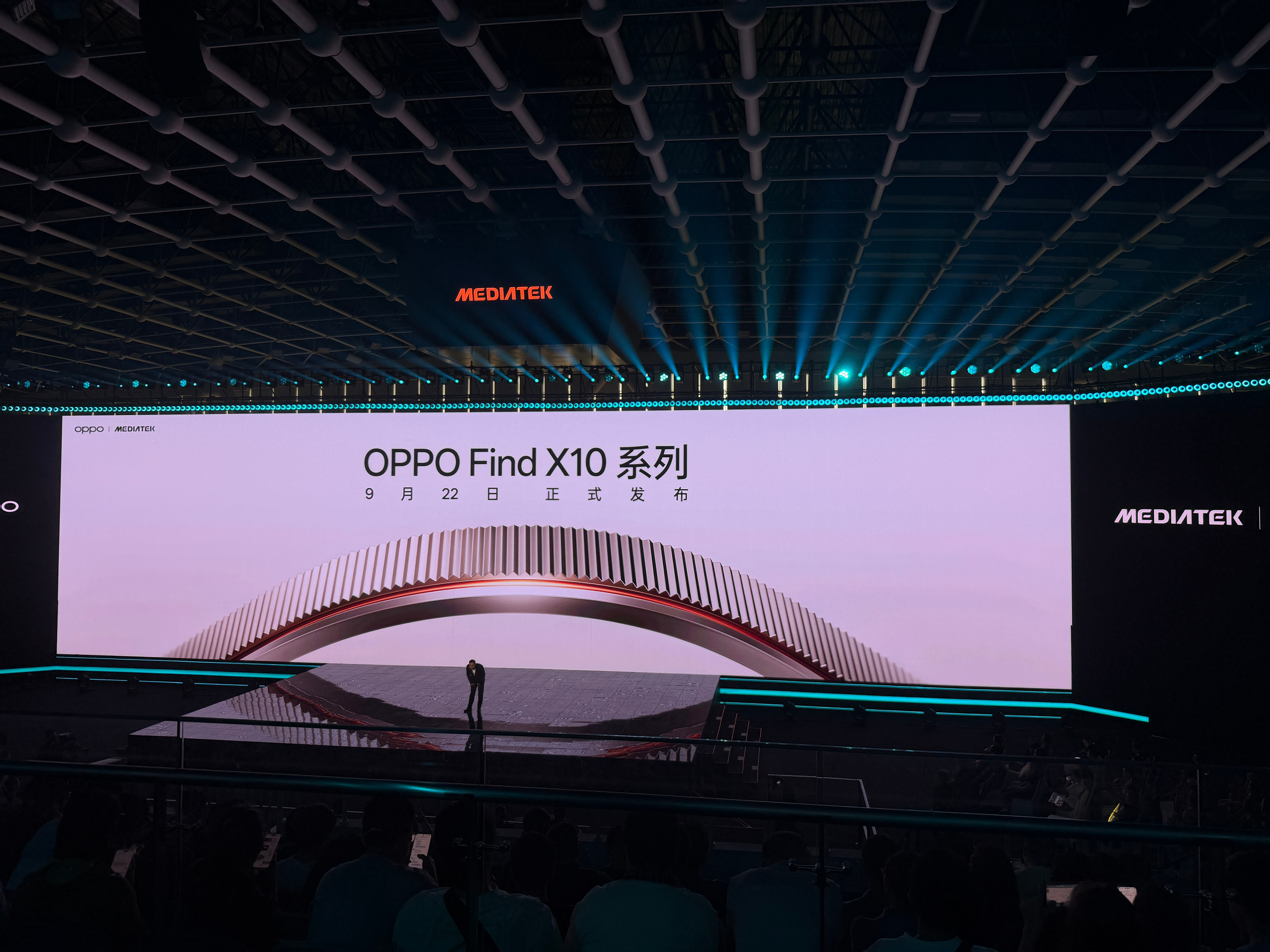 OPPOFindX10系列杀疯了！新机直接首发2nm旗舰芯天玑9600Pro，还塞进了8000mAh