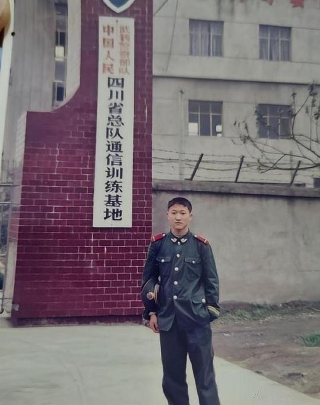 2006年，2名壮汉挟持一名18岁重庆土家族女孩。途中，女孩求助同车的武警战士。