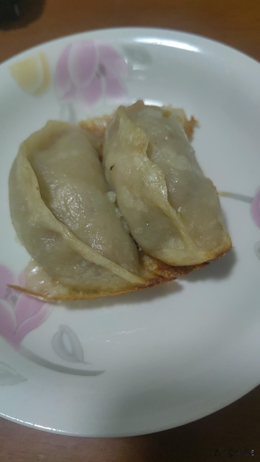 73年，52岁了，还在为一个中级职称而到处拉选票。真心话，心里酸酸的，辛酸的酸。