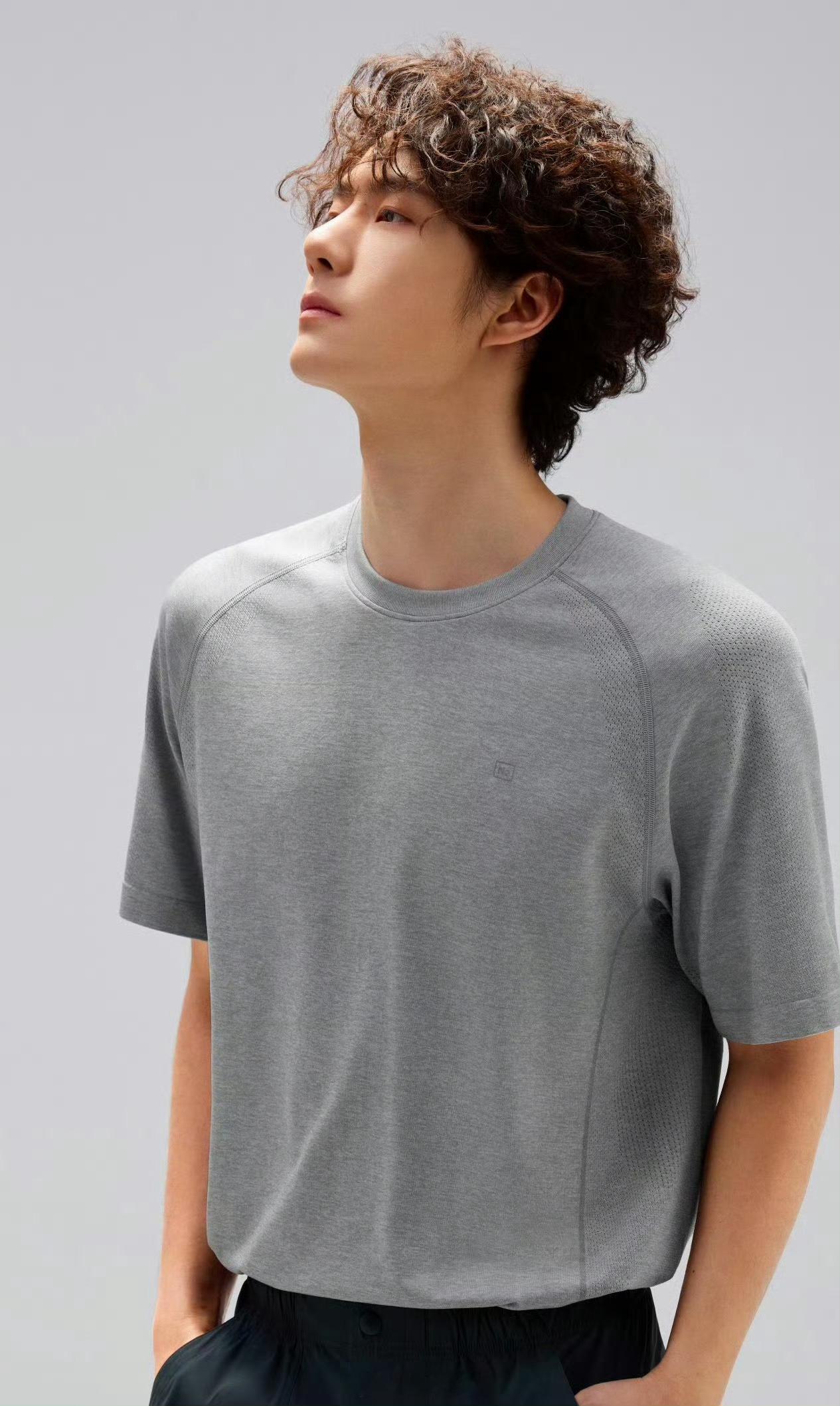 谁给王一博卷的头发王一博卷发了上一秒还是高冷酷盖，下一秒变成“泡面卷小奶狗”！这