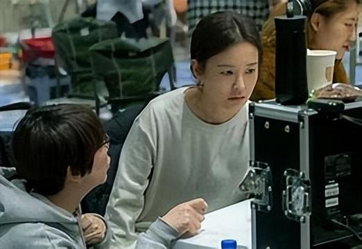 韩国的女性已经彻底疯魔，从最开始的不谈恋爱，不结婚，到后来的不生孩子，不愿意和男