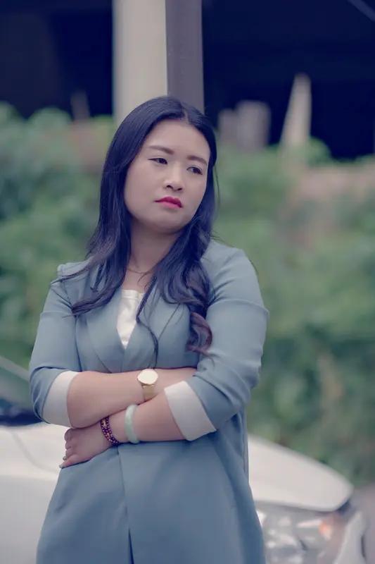 选大龄剩女还是二婚女人，这事儿还真得好好琢磨。大龄剩女像张纯洁的白纸，没经历过