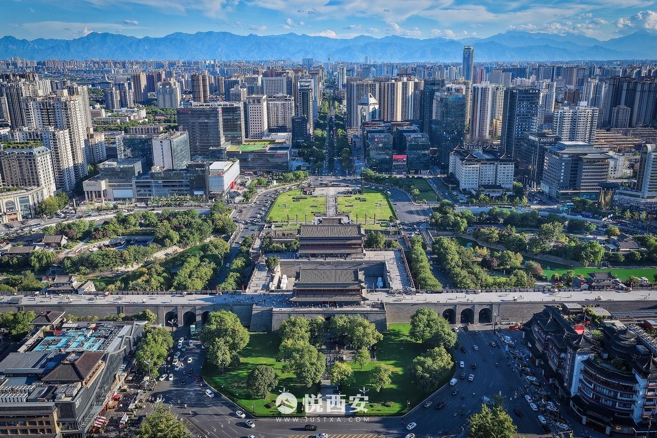 刚刚过去的国庆中秋八天小长假，西安全市共接待游客2007.75万人次，总花费达到