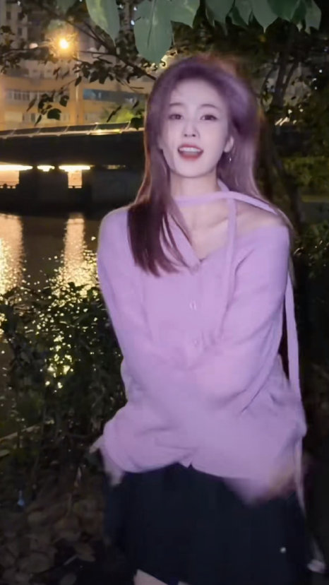 白鹿的叛逆期从30加开始白鹿粉发色白鹿的叛逆期从30加开始，白鹿粉发色跳