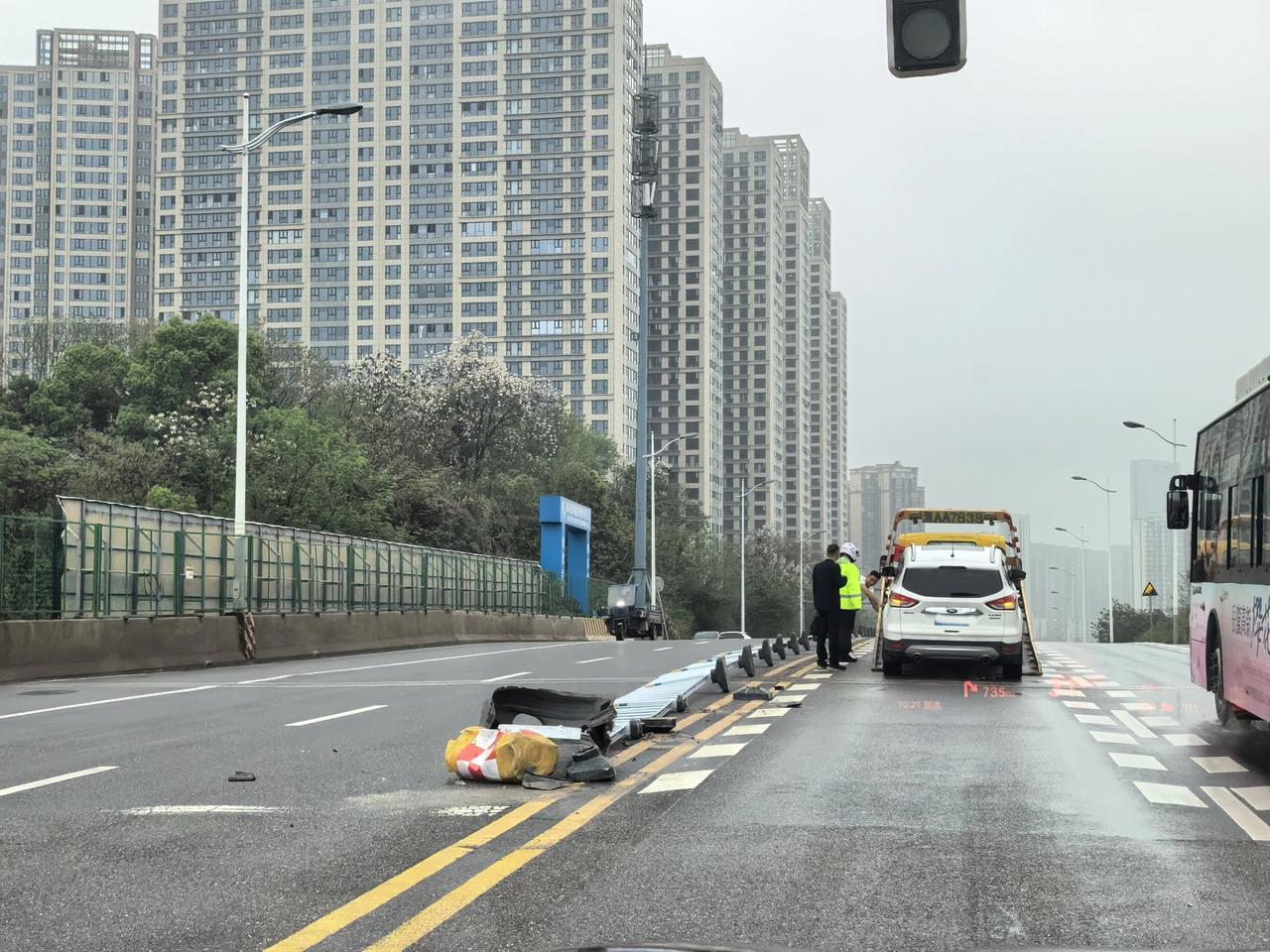 这扶起来，得几个月工资？[呲牙笑][呲牙笑][呲牙笑]