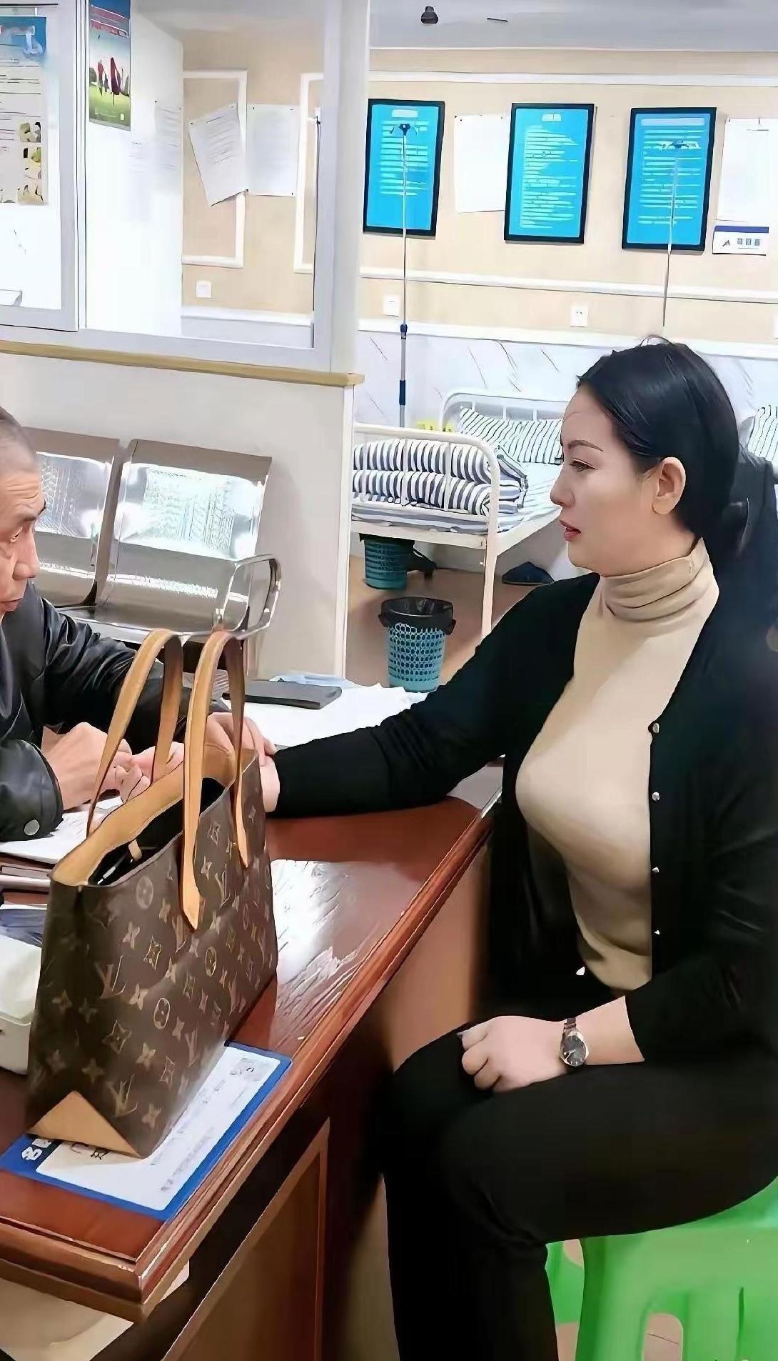 厂里放假，我也失眠了，去诊所拔拔脉，老中医说我更年期到了，