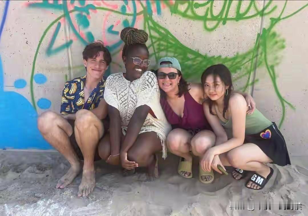 黄多多怎么了？黄朵朵没怎么！很多星二代在国外放纵自己很正常，因为终于可以不背