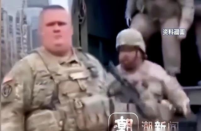 照片刚爆，官方立马换人。换得越快，越说明事儿大。四个人里就有一个肚子超标，