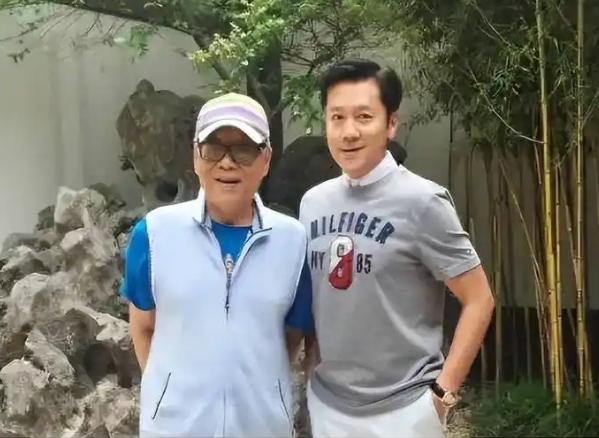 蔡国庆每个月给弟弟蔡军发放两万元工资，持续发放整整二十年，累计金额达到480万。