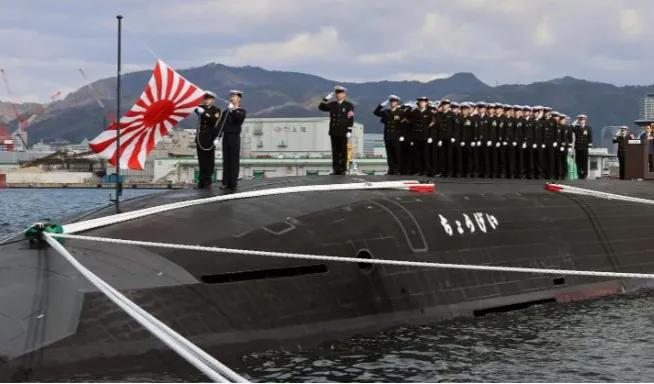 日本在疯狂的造潜艇，以此提升战力。据日媒报道称，日本海上自卫队的先进潜艇“长鲸