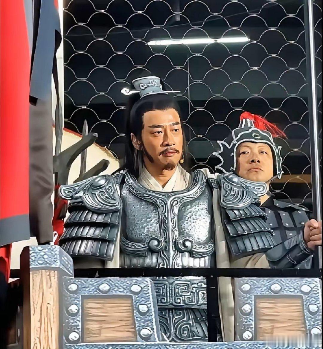 何润东翻红后干的第一件事，不是接代言，也不是上综艺而是穿20斤铠甲，回宿迁给足球