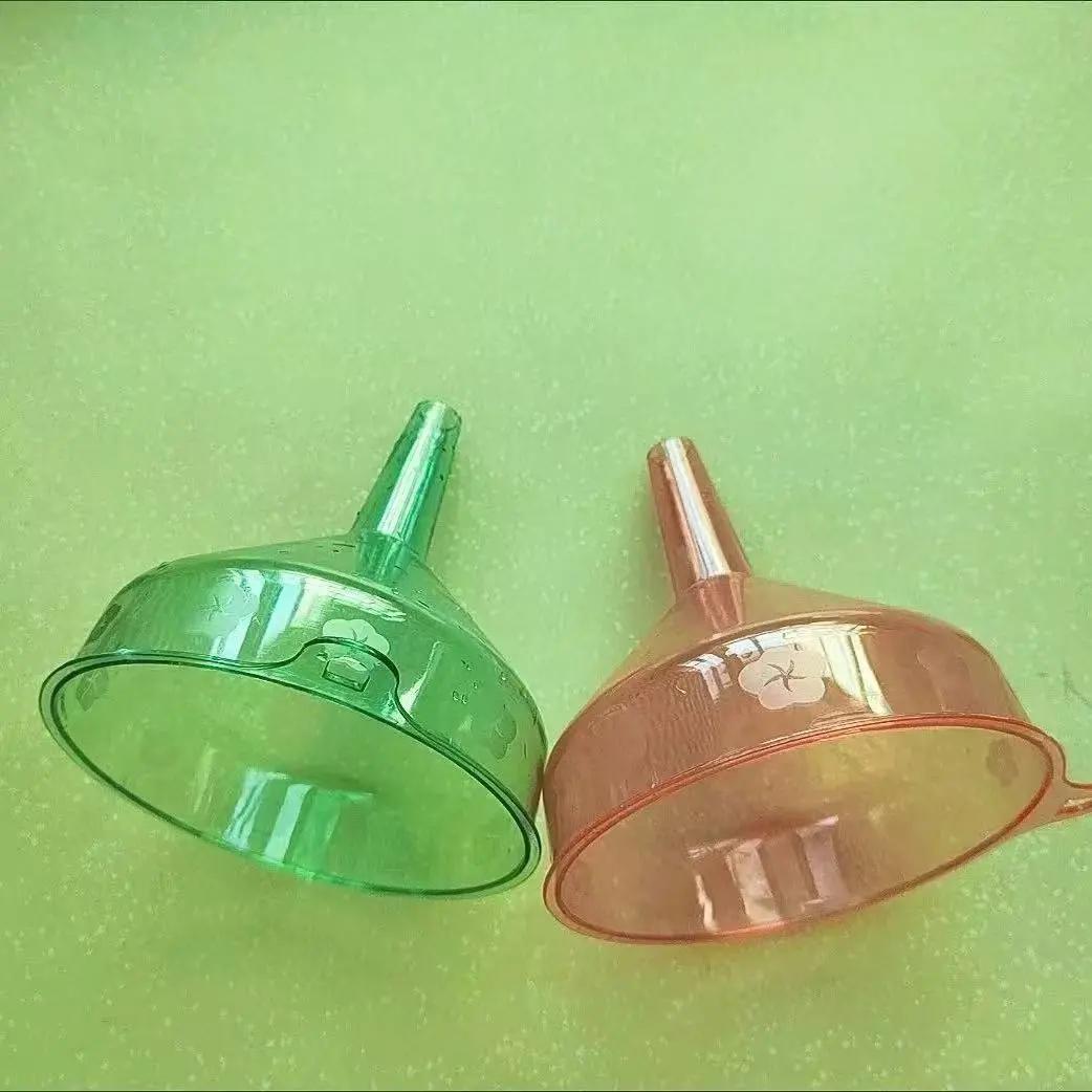 厨房液体分装漏斗怎么选，看这几点就够这款浙江产的大号宽口塑料厨房漏斗很实用。它