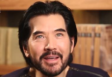 2025年，在一场深度访谈中，64岁的费翔面对镜头，被问到了那个困扰大众几十年的