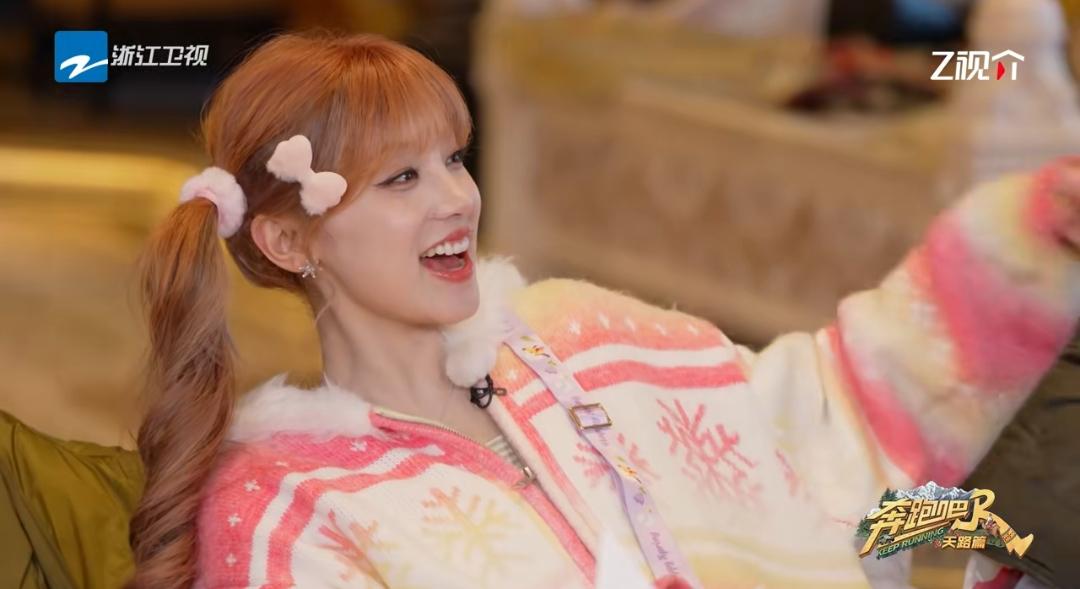 白鹿说看不了熟人演戏这姐清醒得太离谱白鹿一句“看不了熟人演戏”直接戳中笑点