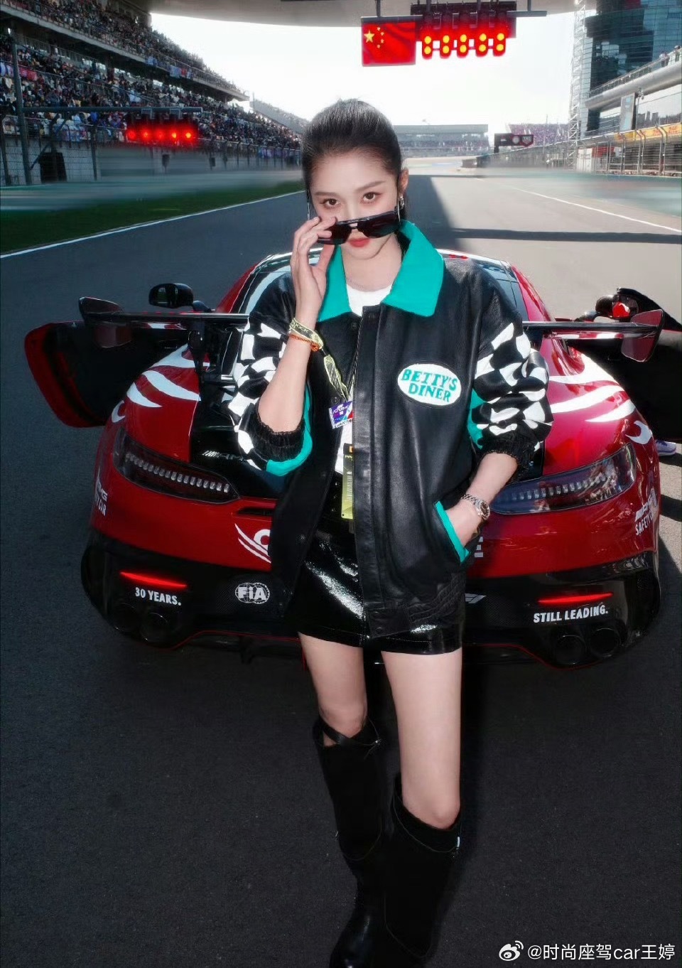 曝关晓彤喜提新车关晓彤在选车这一块有点想法，8错