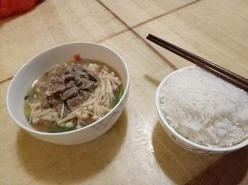 我们总在忙碌中奔波，被工作驱赶，被琐事纠缠，常把吃饭当作应付之事，要么狼吞虎咽，