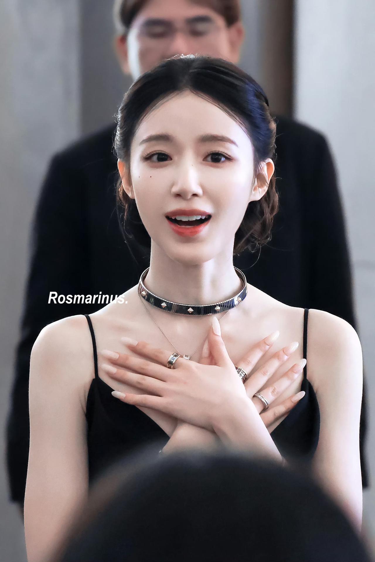 叶舒华漂亮的发光