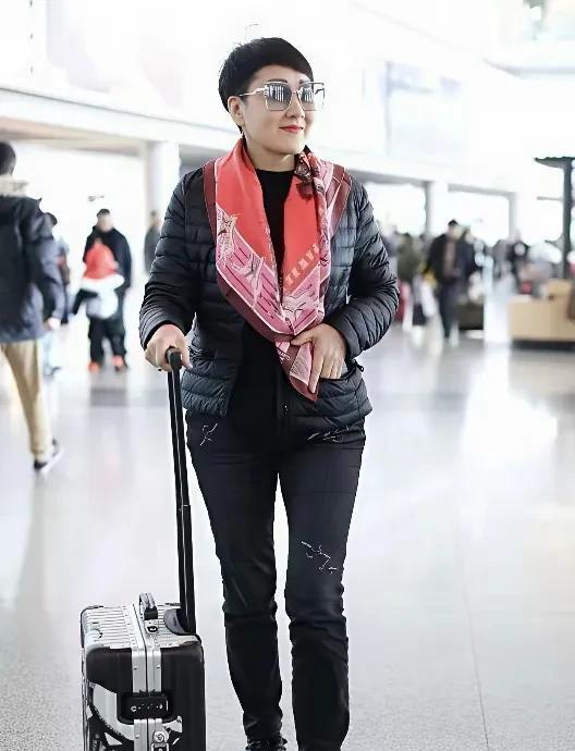 说句得罪人的大实话：很多上了岁数的姐姐，不是输给了脸上的皱纹，而是输给了那一