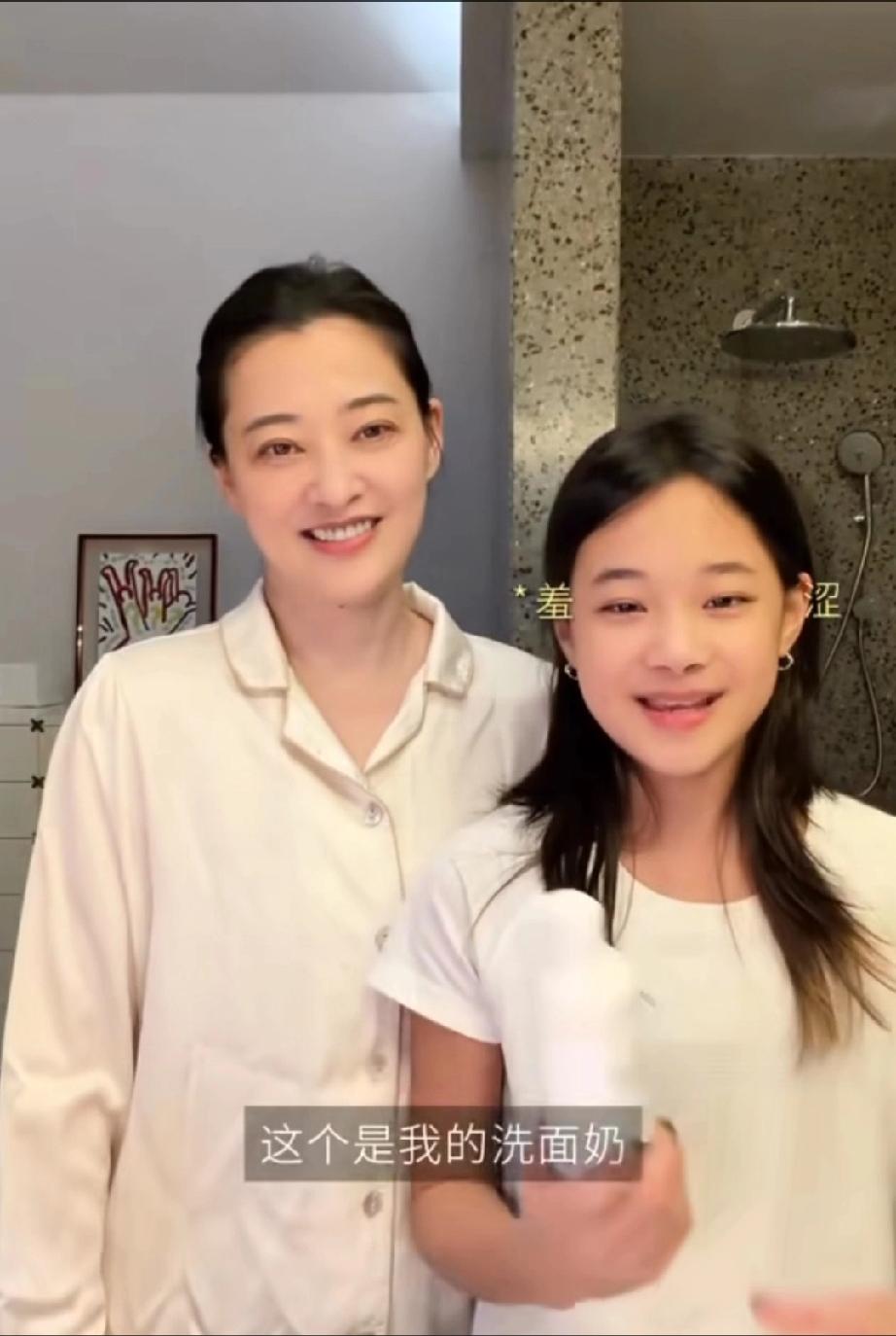 著名演员梅婷分享她和女儿日常相处模式！似姐妹似朋友！近日，著名演员梅婷开视频