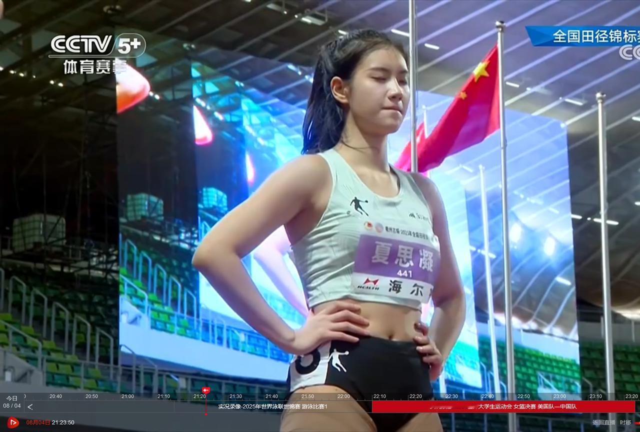 湖南田径美女：三级跳冠军李艺，100米跨栏夏思凝虽然夏思凝成绩一般，但是李艺年