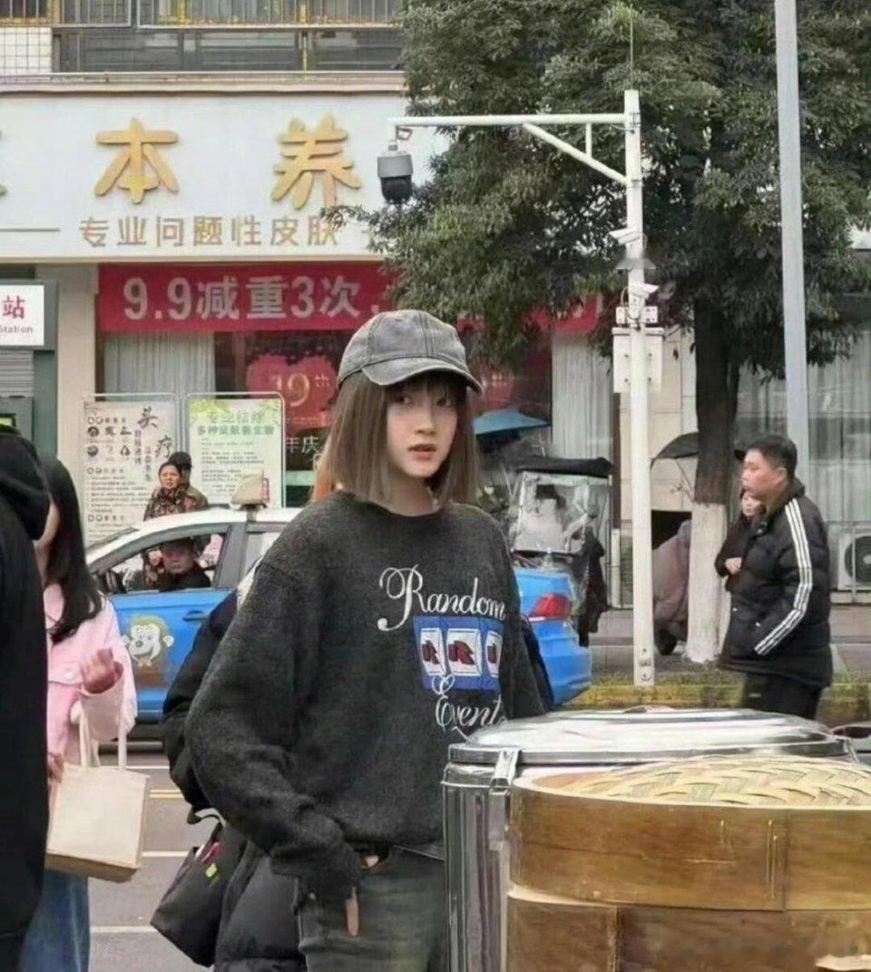 据说这是最接近关晓彤本人的样子​​​