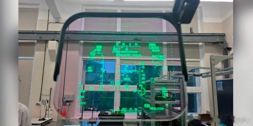 列宁格勒光学机械联合体（LOMO）已研发并生产了一款平视显示器（HUD），可集成