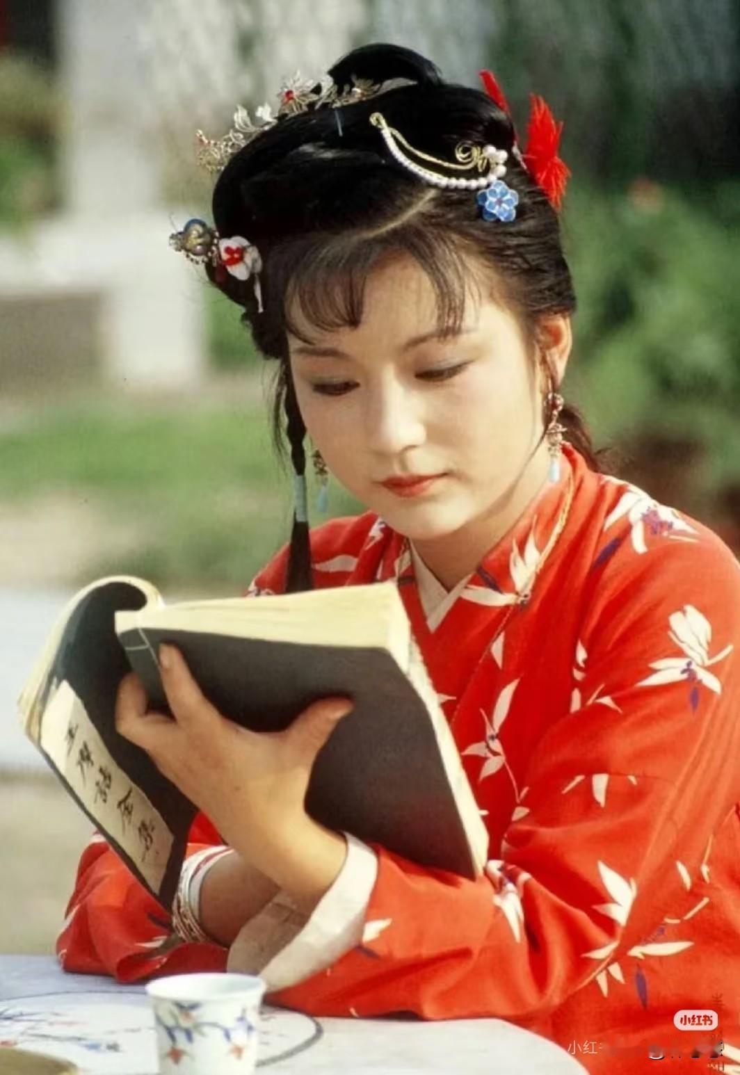 《红楼梦》原著里身材最好的应该是史湘云吧？因为书里说她“蜂腰猿背，鹤势螂形”。