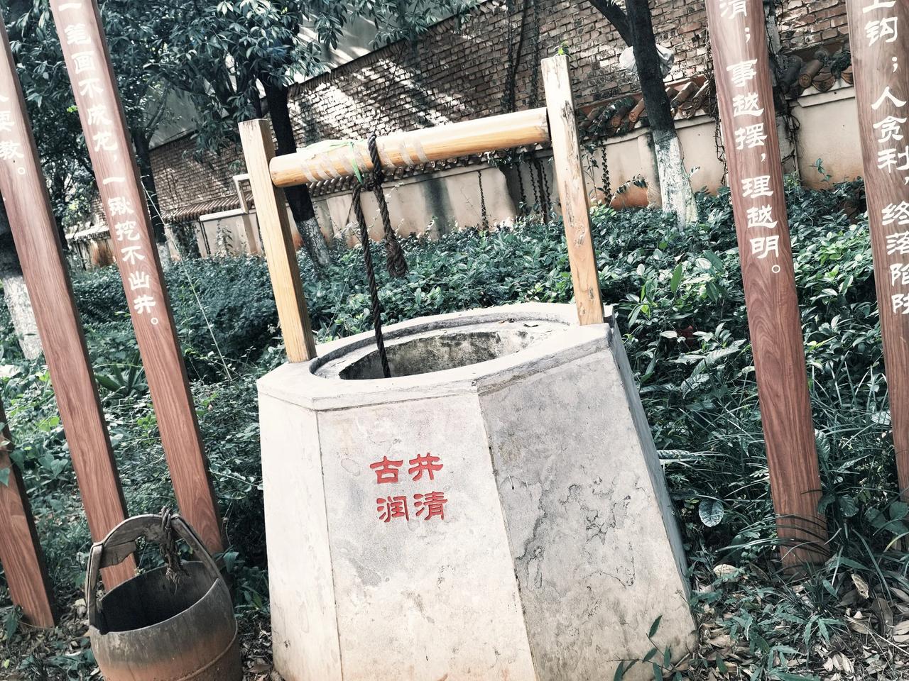 昆明有一条路叫吴井路，还有一个街叫吴井街，但是这是几百年前的那个井吗?有点怀疑！