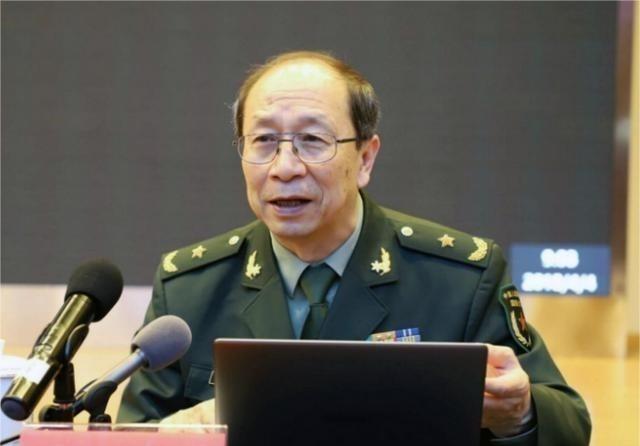 美国记者问金一南：“如果把中国2000亿的三峡大坝炸了，中国会怎么办？”金一南听