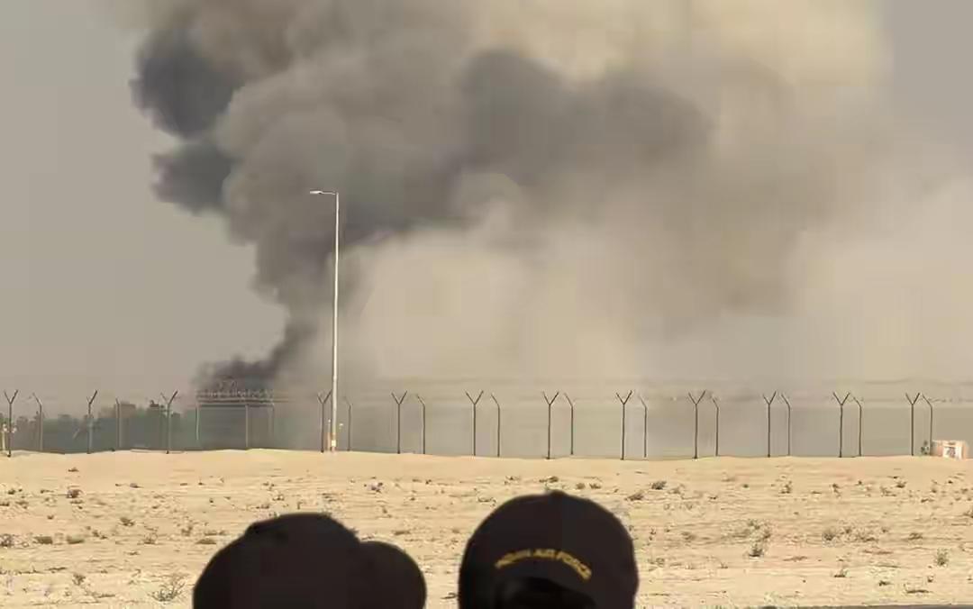 迪拜航展丢脸到家！印度光辉战机坠毁后，印媒还在甩锅，外销彻底凉透？家人们快