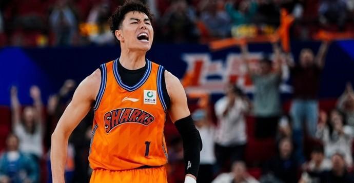 上海队能打破队史连胜纪录吗？实话实说：有戏，但不稳！上海男篮现在是真猛！刚客场1