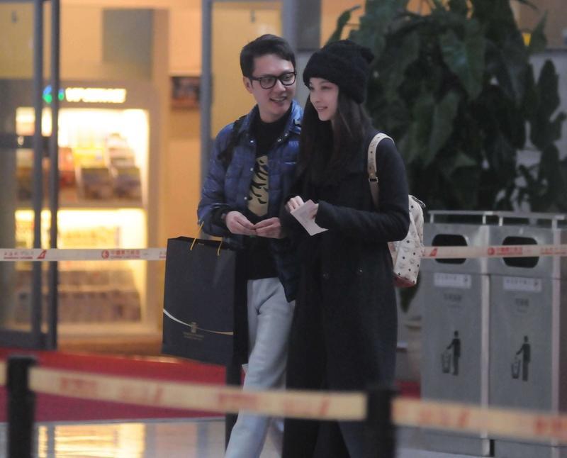 景甜冯绍峰“闪婚”闹剧收场，恶意炒作该休矣！11月15日，景甜与冯绍峰“闪婚