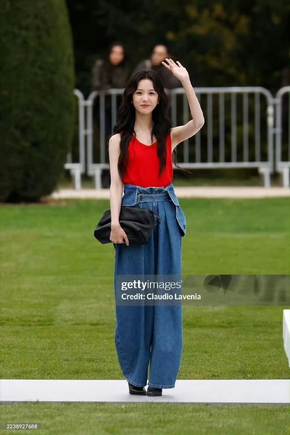 很漂亮的脸很猎奇的裤子​​​