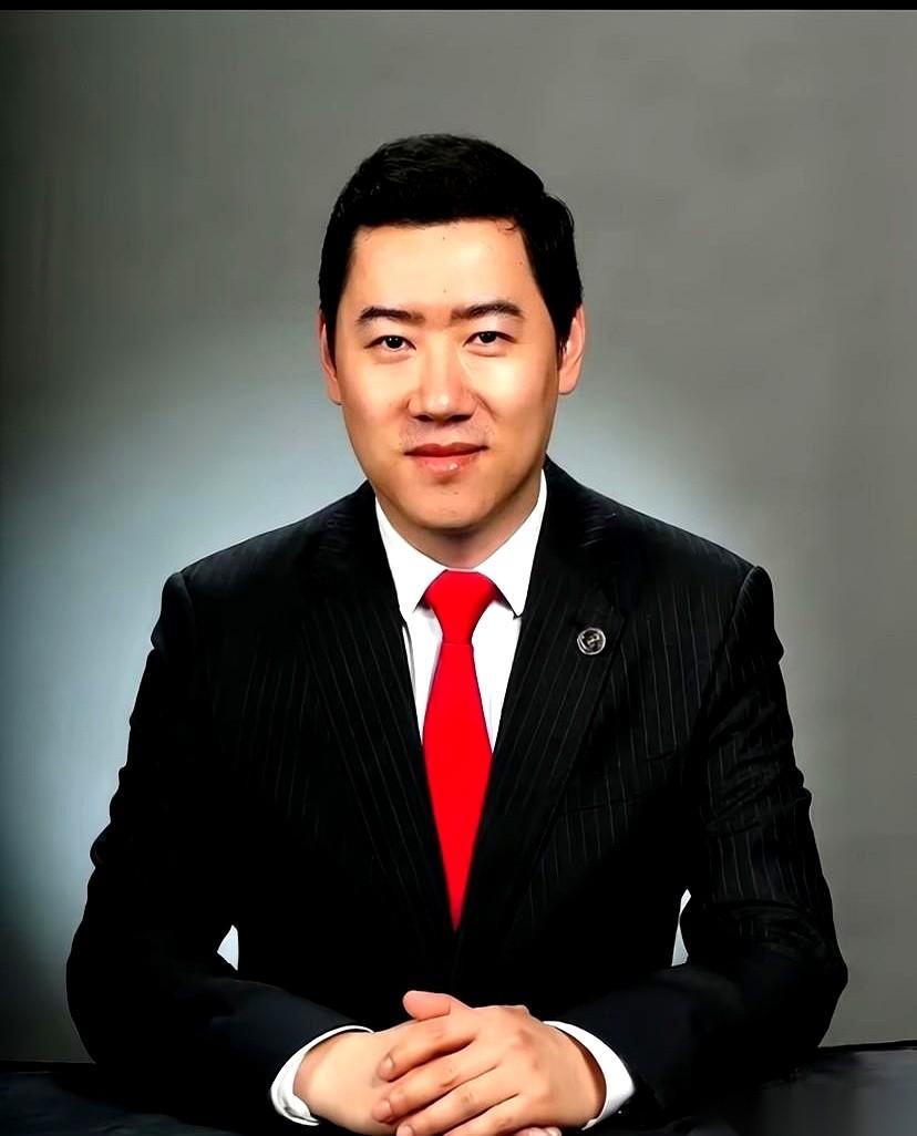 要把医院当上市公司管。好家伙，我直接一个好家伙。上海新华医院新换的院长，45