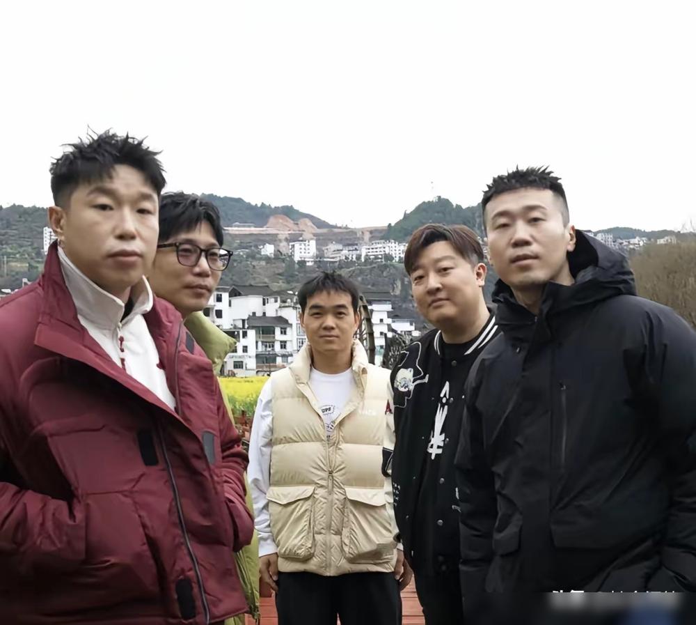 一条拜年视频，涨粉30万，岳云鹏给尚筱菊算的这笔账，太精了。你以为那哑铃是