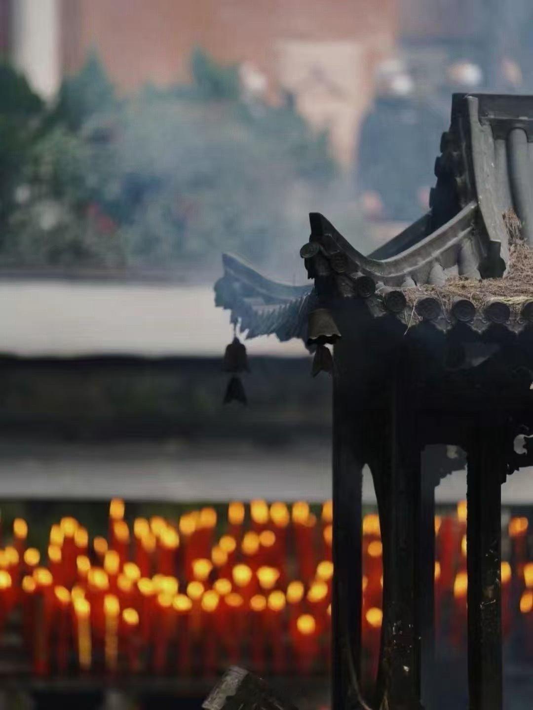 富和贵是两种人生状态富与贵，本是两条不同人生路行走命理数二十载，常有人把富贵混为