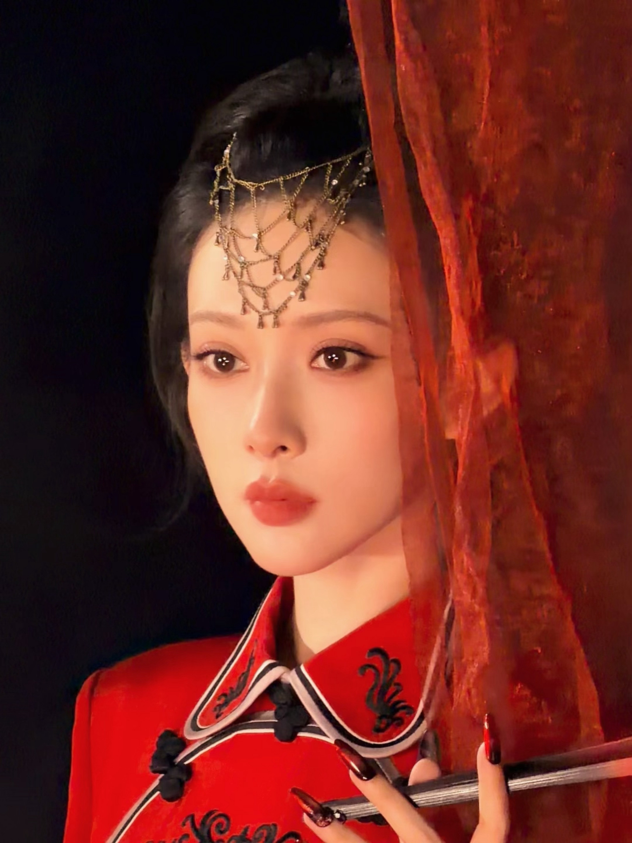 孟子义开香槟孟子义在复制粘贴的时代，你是手写的诗