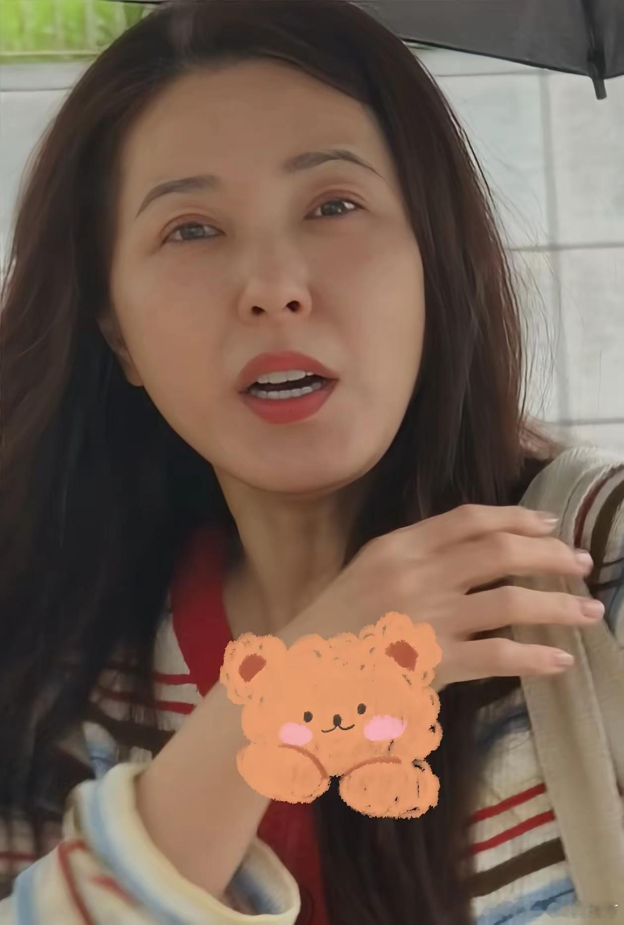 娱乐圈我最想不通的女明星就是曾黎了，明明长着“中戏两百年一遇的美女”脸，但是，如