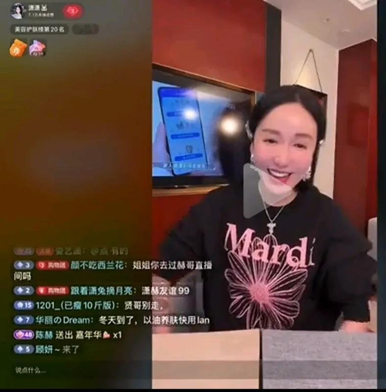 近日，陈赫空降娄艺潇直播间，狂刷嘉年华迅速登顶榜一，两人曾在2009年合作《爱情