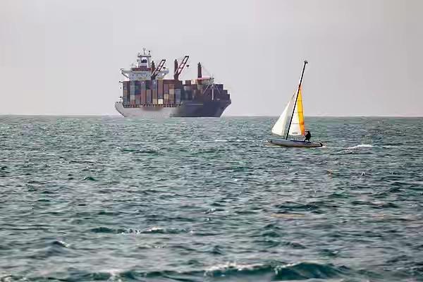 美国军方拦截从中国运往伊朗的货轮！这是近些年来的首次！是美国官员被爆出来的，