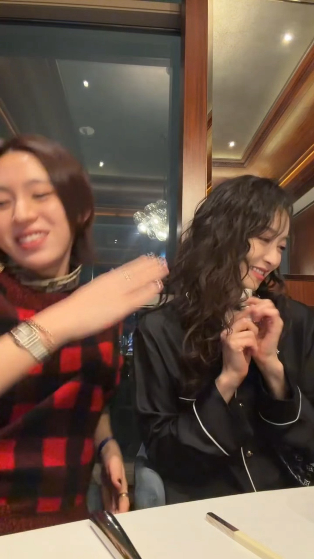 啊啊啊啊啊啊啊啊啊啊啊啊啊碳酸到底是怎么说服宋茜拍这个的🙉🙉🙉🙉