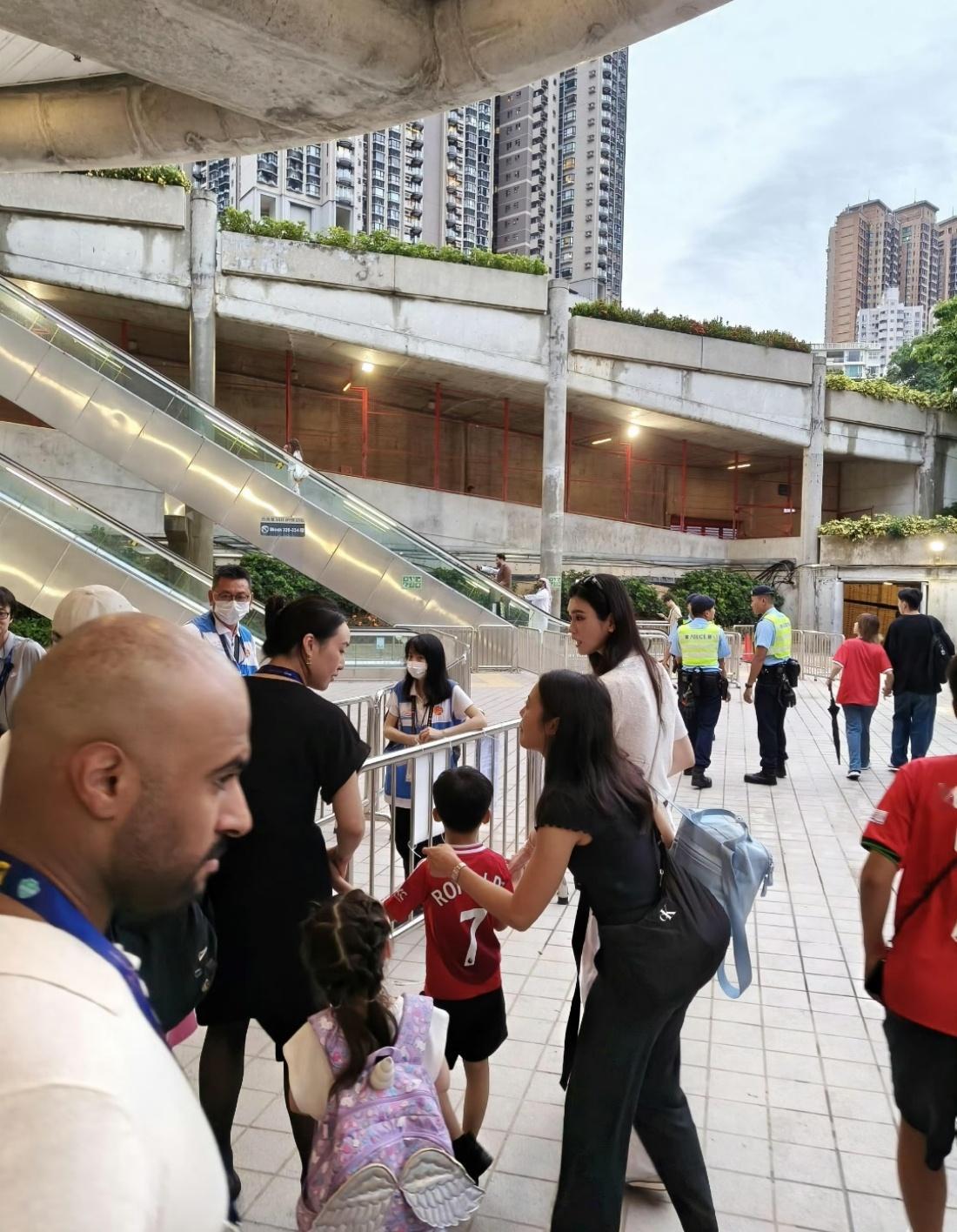奚梦瑶5岁儿子身高，居然都五岁了，遗传妈妈的身高基因腿好长​​​
