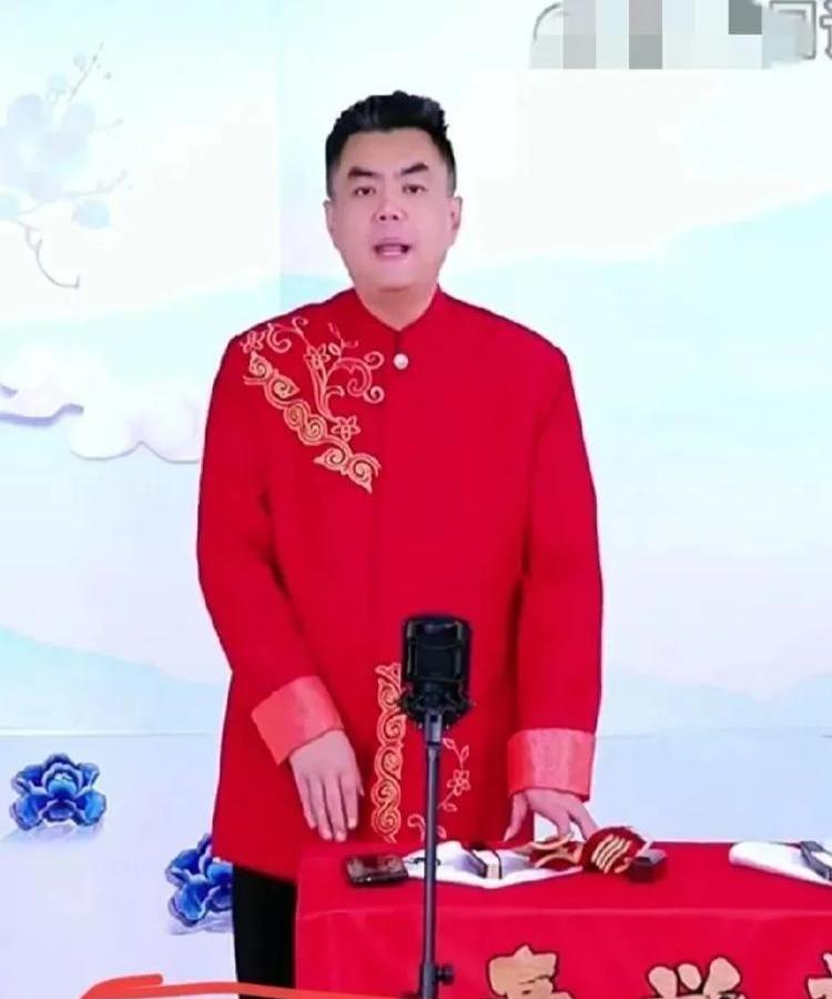 老牌相声演员张伯鑫，直播喊话德云社！张伯鑫：现在都互联网时代了，相声同行就该