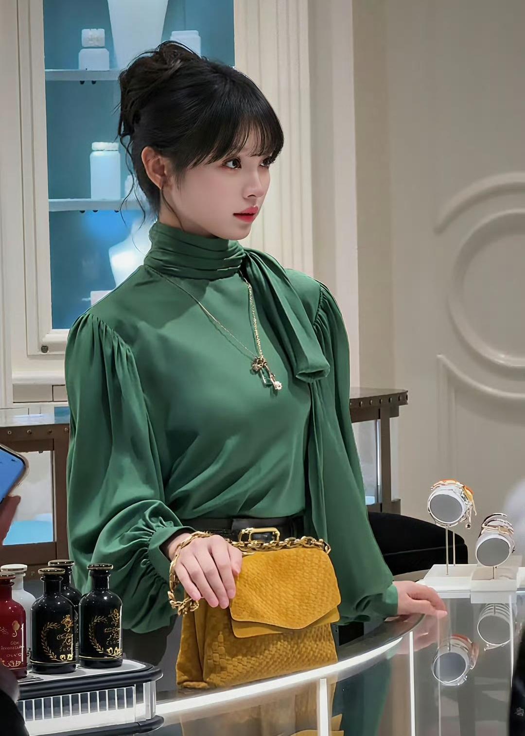 女明星们果然是老天爷赏饭吃田曦薇在娱乐圈里应该不算是靠颜值走红和出圈的，但是她