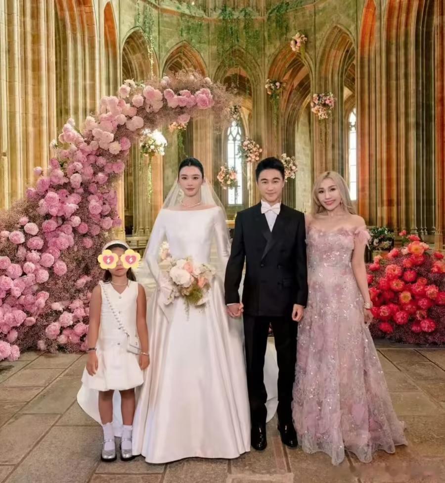 何超盈7岁女儿在奚梦瑶婚礼上送祝福！何超盈说最好的闺蜜成了弟媳