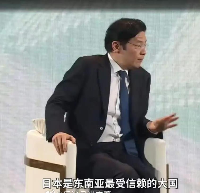 新加坡联合早报的记者吴俊刚，发了一篇标题为“新加坡人怎么了”，主要回应那些对黄循