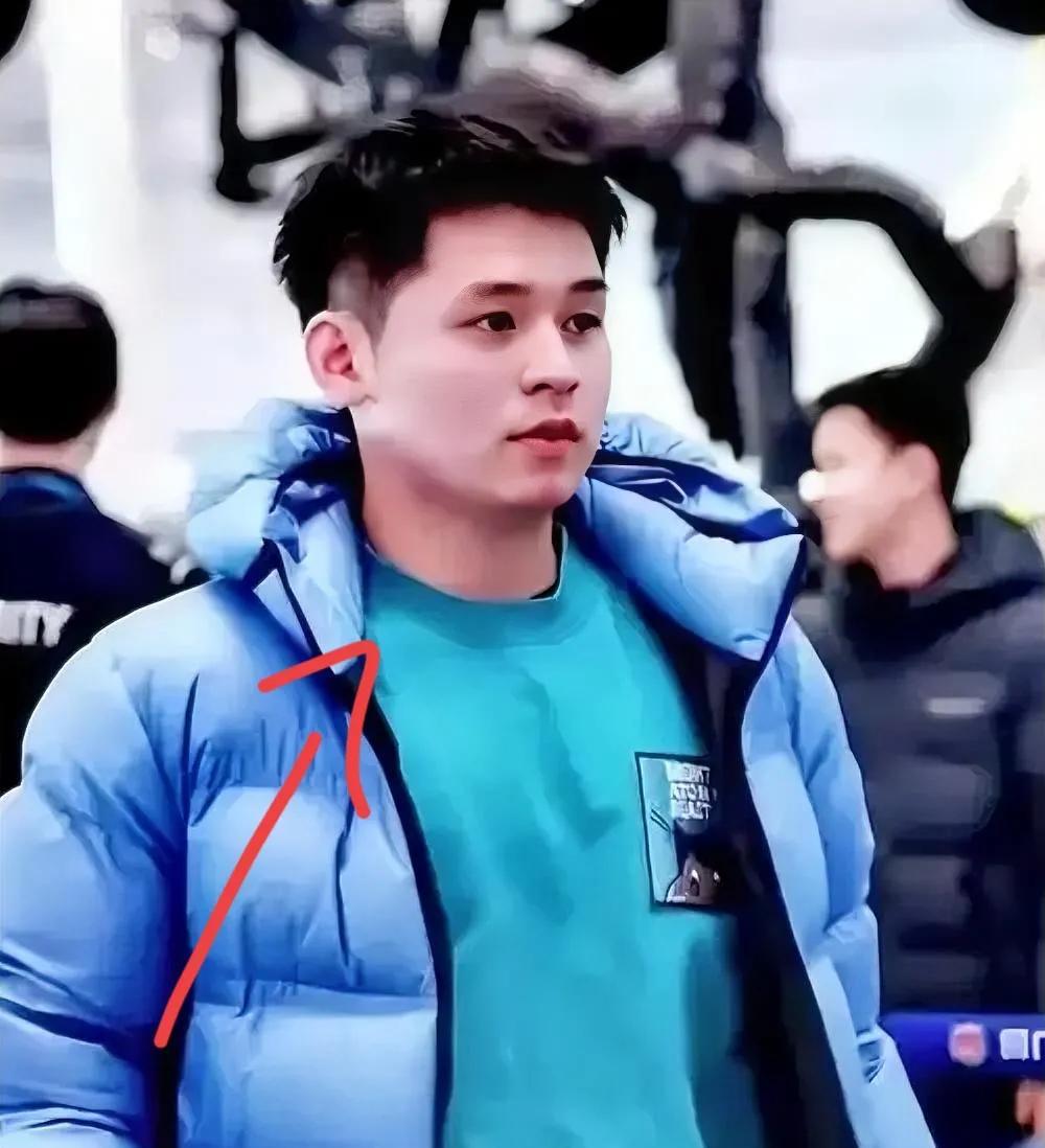林诗栋肯定做梦都没想到！世界排名冲上榜首，外战却总差一口气。张本智和、雨