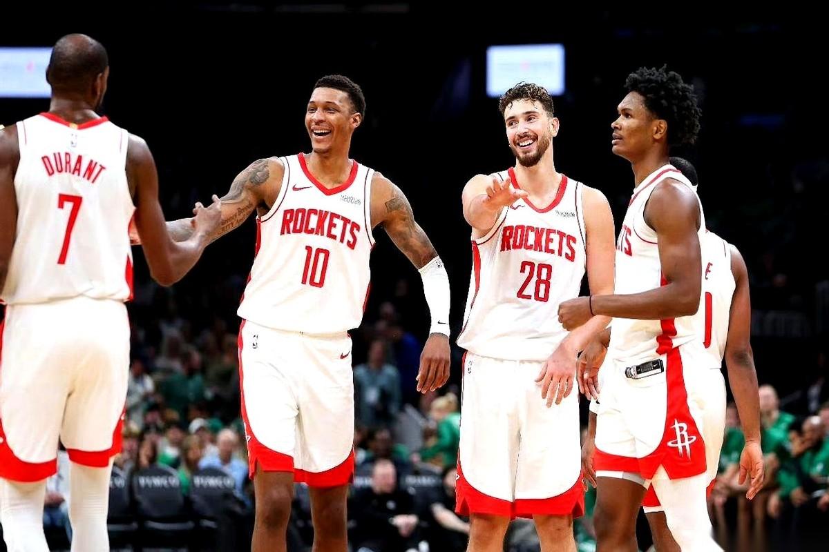 我跟你讲，闭上眼想一下，未来某一天，火箭场上站着的，就是这五个人。申京，小贾巴