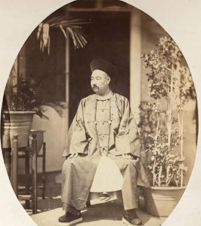 1861年，肃顺被带到宣武门菜市口处决时，拒绝下跪，愤怒地说：“慈禧是一个给国家