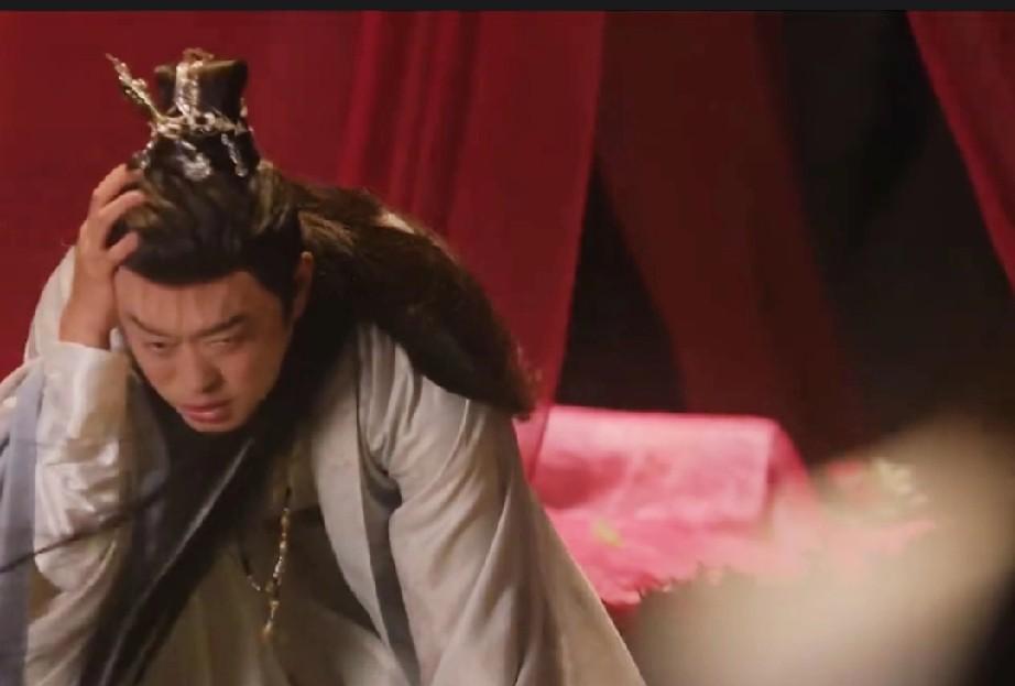 《与晋长安》取出晋安体内玉玲珑的，居然不是墨引而是那个把玉玲珑放进晋安身体里的